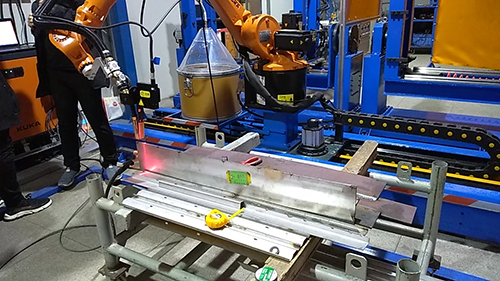 创想智控-自动化焊接设备中智能化技术的焊接机器人
