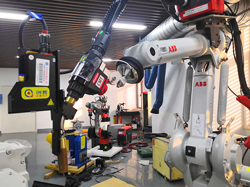创想-焊接机器人搭配焊缝跟踪器有什么用？