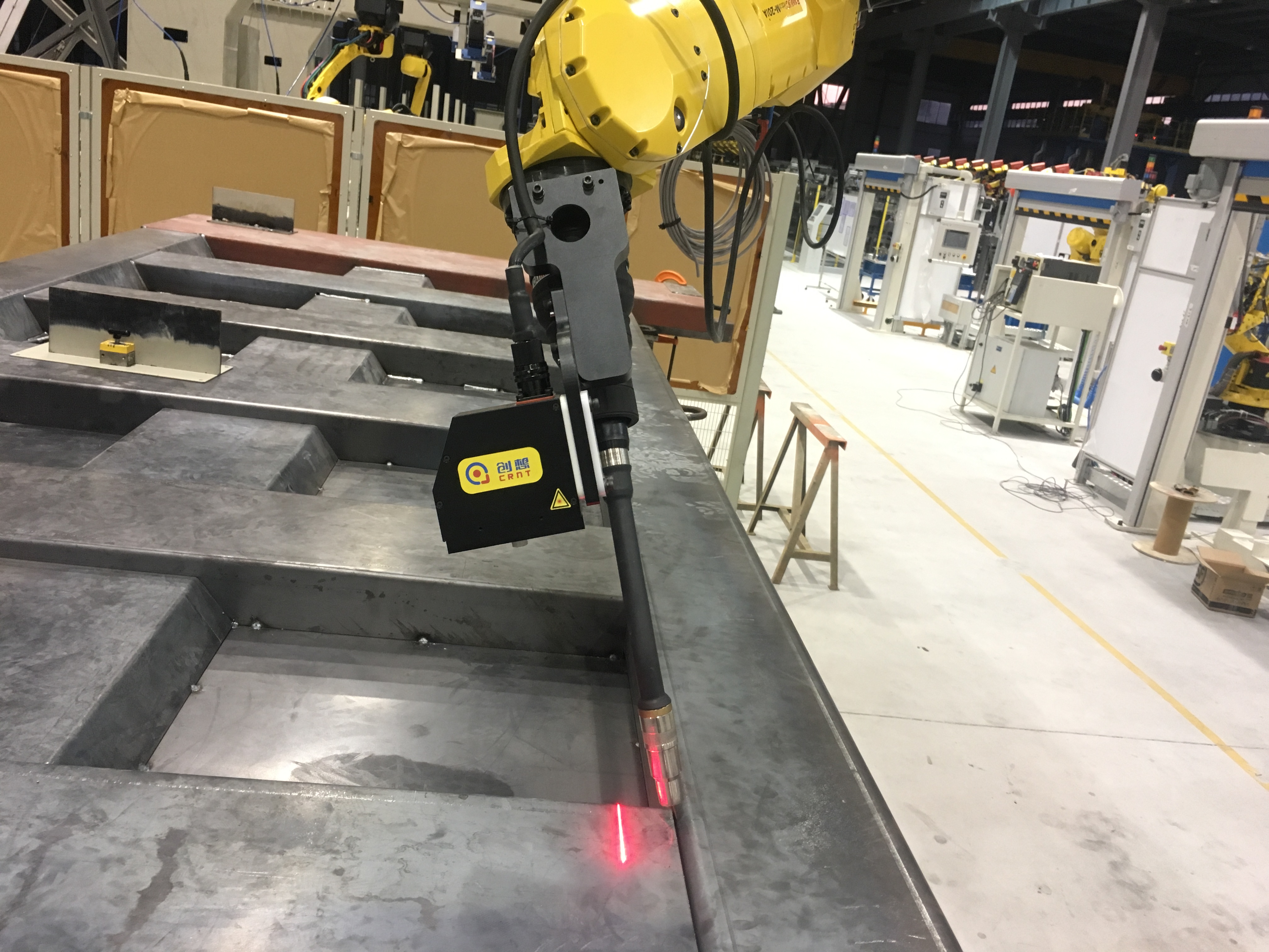 创想焊缝跟踪系统在车厢板自动化焊接的应用方案
