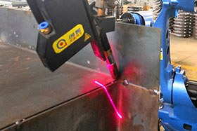 焊缝跟踪和焊缝寻位功能改善机器人焊接应用