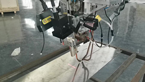 创想智控焊缝跟踪系统在箱体自动化焊接应用