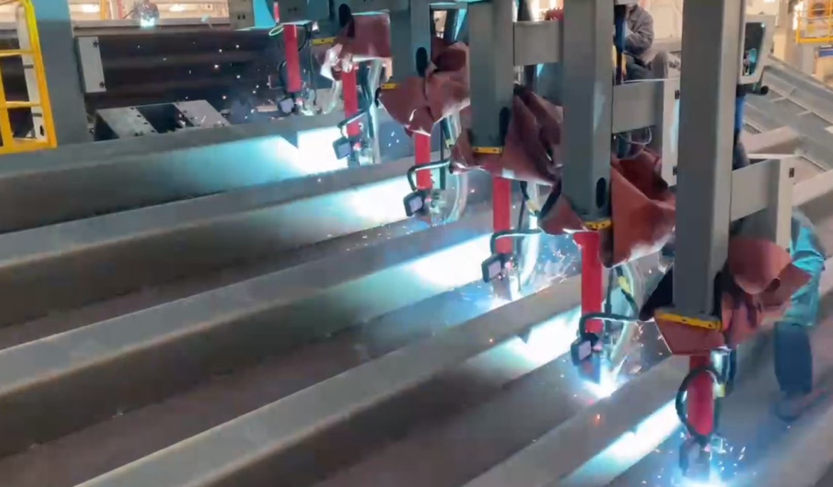 激光位移传感器在机器人引导与自动定位中的应用 激光位移传感器在机器人引导与自动定位中的应用