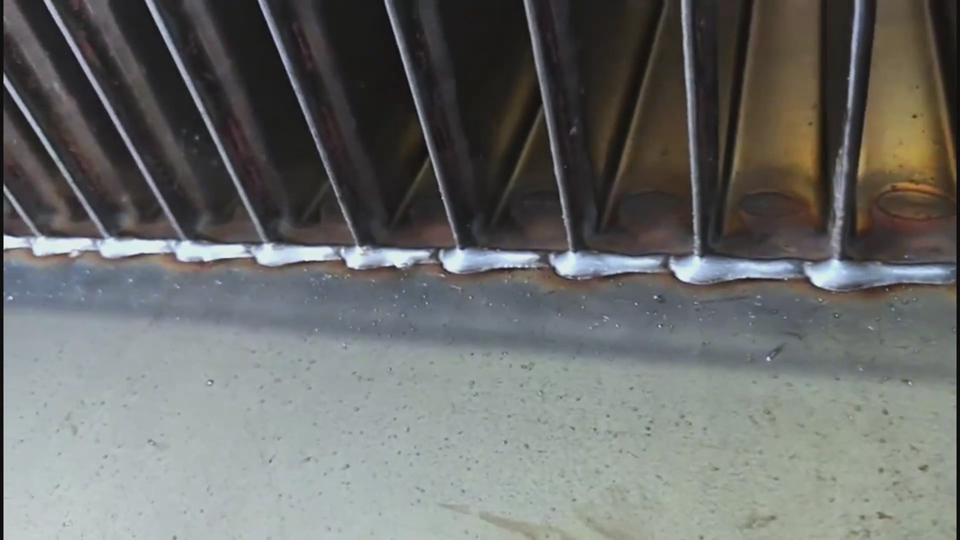 变压器油箱免编程焊接解决方案：激光扫描+智能路径规划实现高效自动化